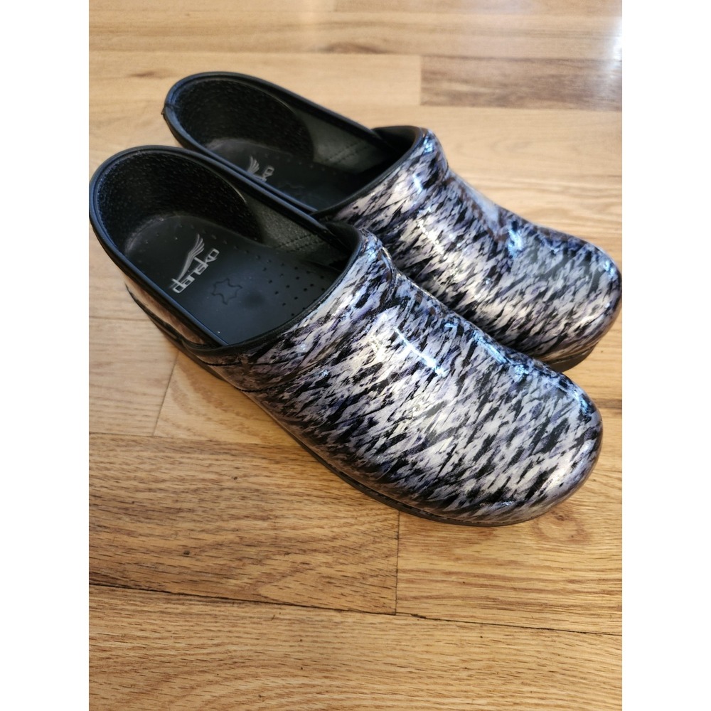 Dansko Clogs Womens Size EU 39 Metallic Black Silver Gray Waves Patent Leather